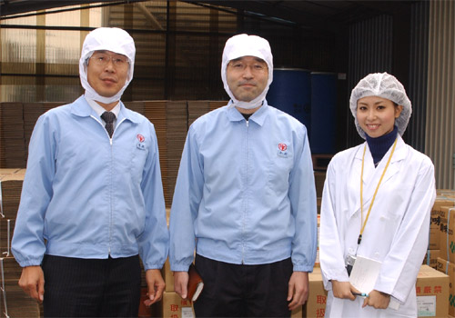 小石社長(中)、市川さん(左)、香織これから工場に潜入です☆